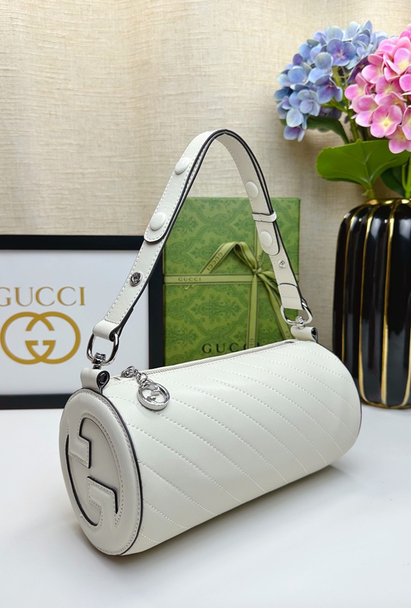 激安グッチバッグコピー背面デザイン